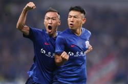 莫德里奇遭遇争议红牌，申花乘势反超比分完成逆转的简单介绍